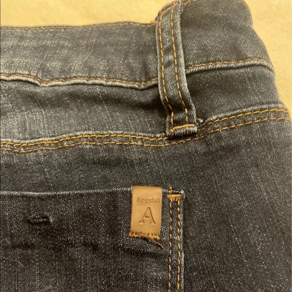 ✨2/$10 (3) Denim Shorts - Picture 3 of 4